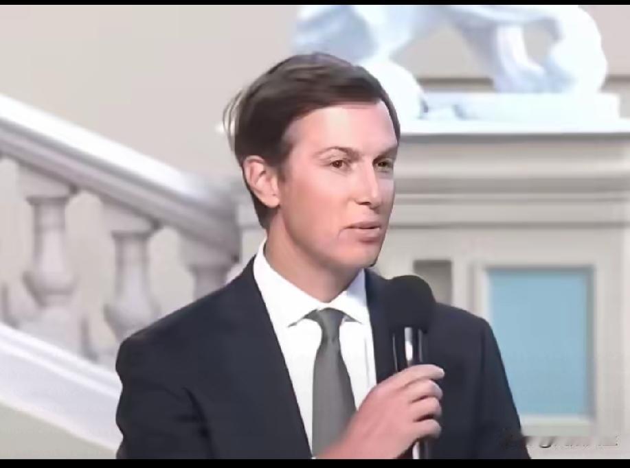 特朗普的家族外交彻底撕碎了美国民主的精致假面！
特朗普二度入主白宫之后，一名没有