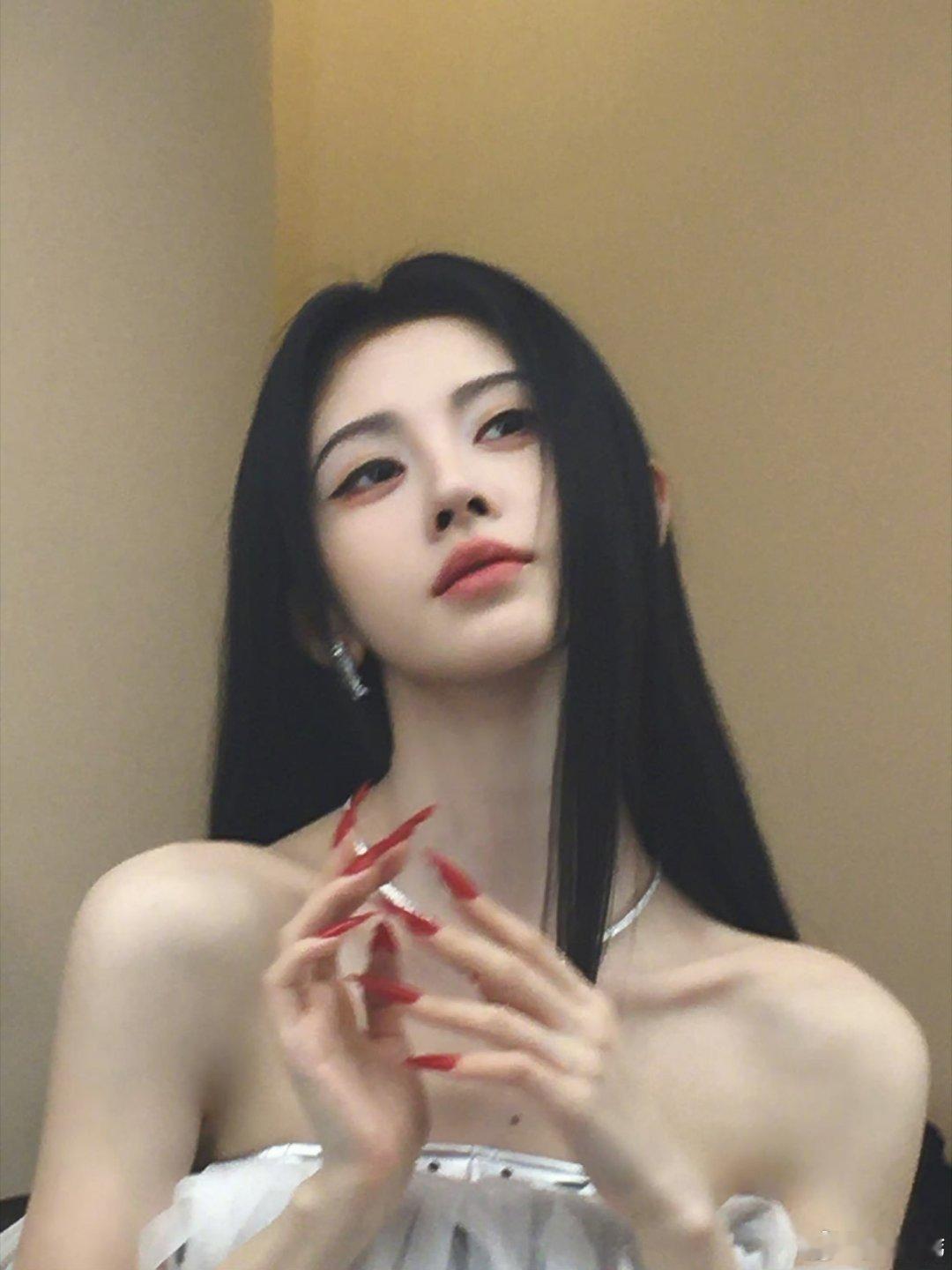 鞠婧祎  jjy鞠婧祎花间令 jjy鞠婧祎杨采薇“在某个不知名的角落许你岁岁平安
