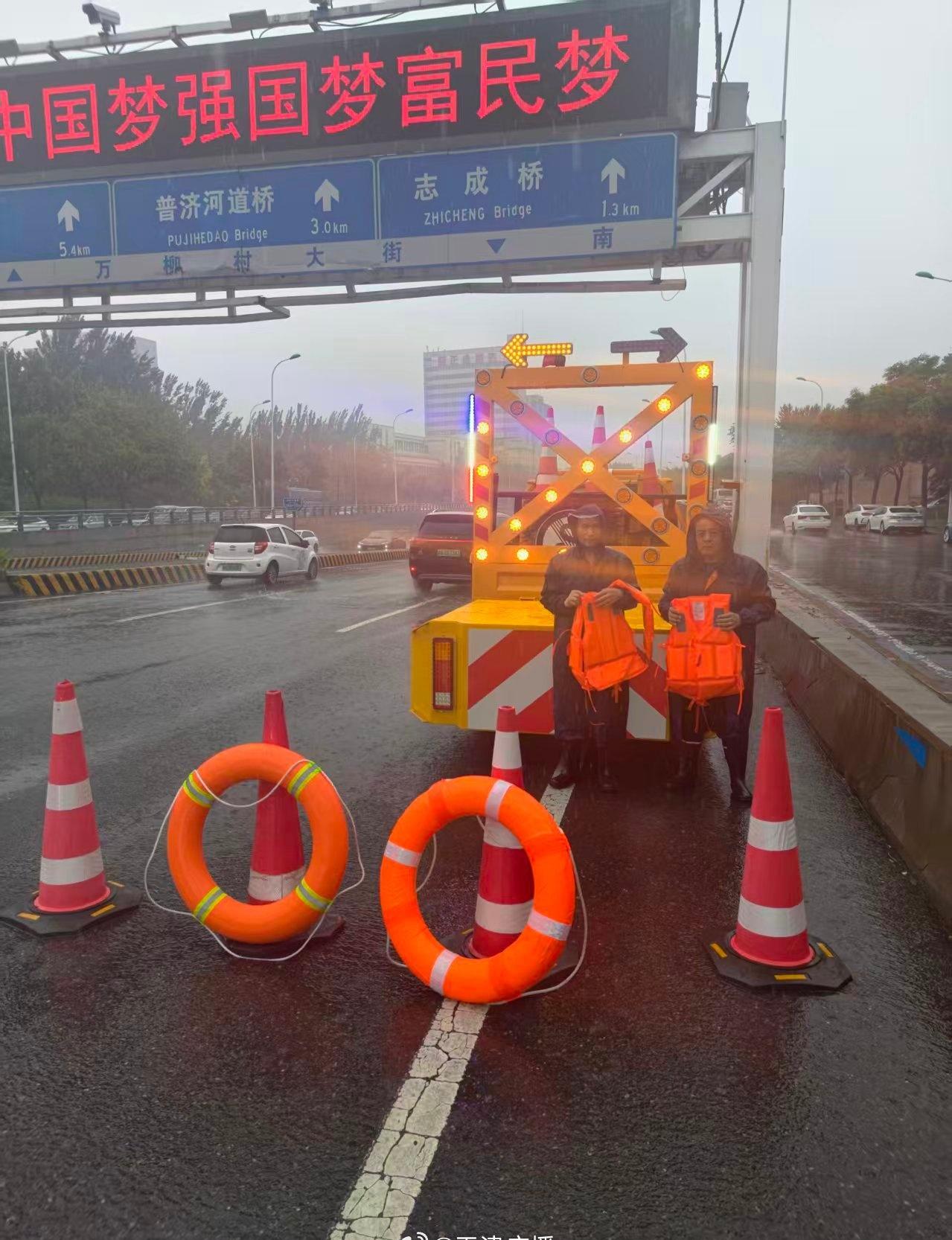 天津最新雨情【无地隧道设施封闭，无桥面大面积积水】5月22日上午，市区普遍降雨。
