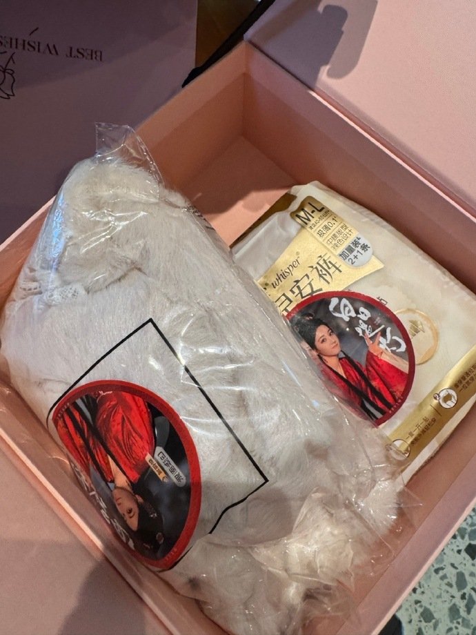 迪丽热巴请一直拥有世界上的所有美好待这个宠粉天后的新剧白日提灯！ 