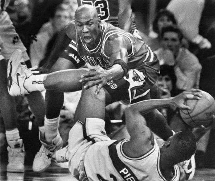 Michael Jordan 掌力透骨 