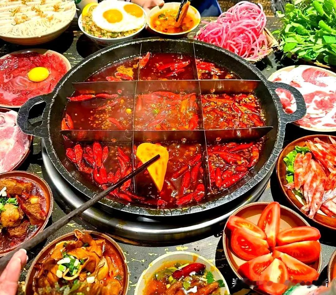 1.成都：川菜、火锅、串串、担担面、棒棒鸡、钵钵鸡、麻辣烫（温江区更是美食扎堆，