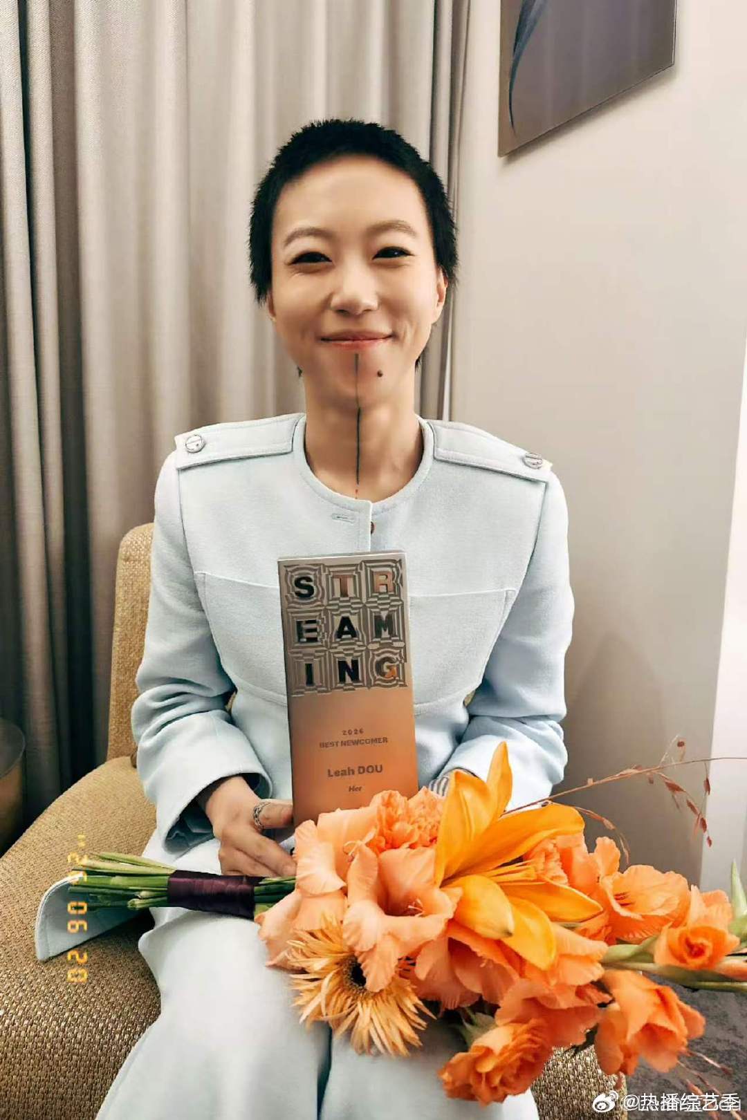 窦靖童OMG你吓到我啦歌手2026 镜头捕捉到窦靖童猝不及防的慌张，紧接着脱口而