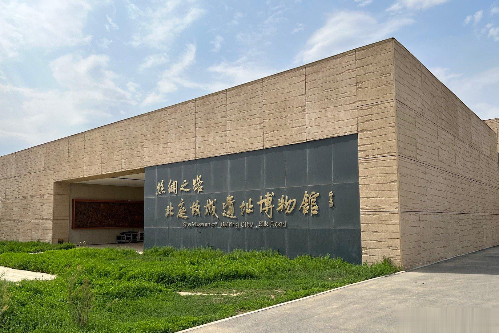 北庭故城遗址博物馆，去年新开的博物馆，里面展陈不错，但是真品文物不多，有个龙头是