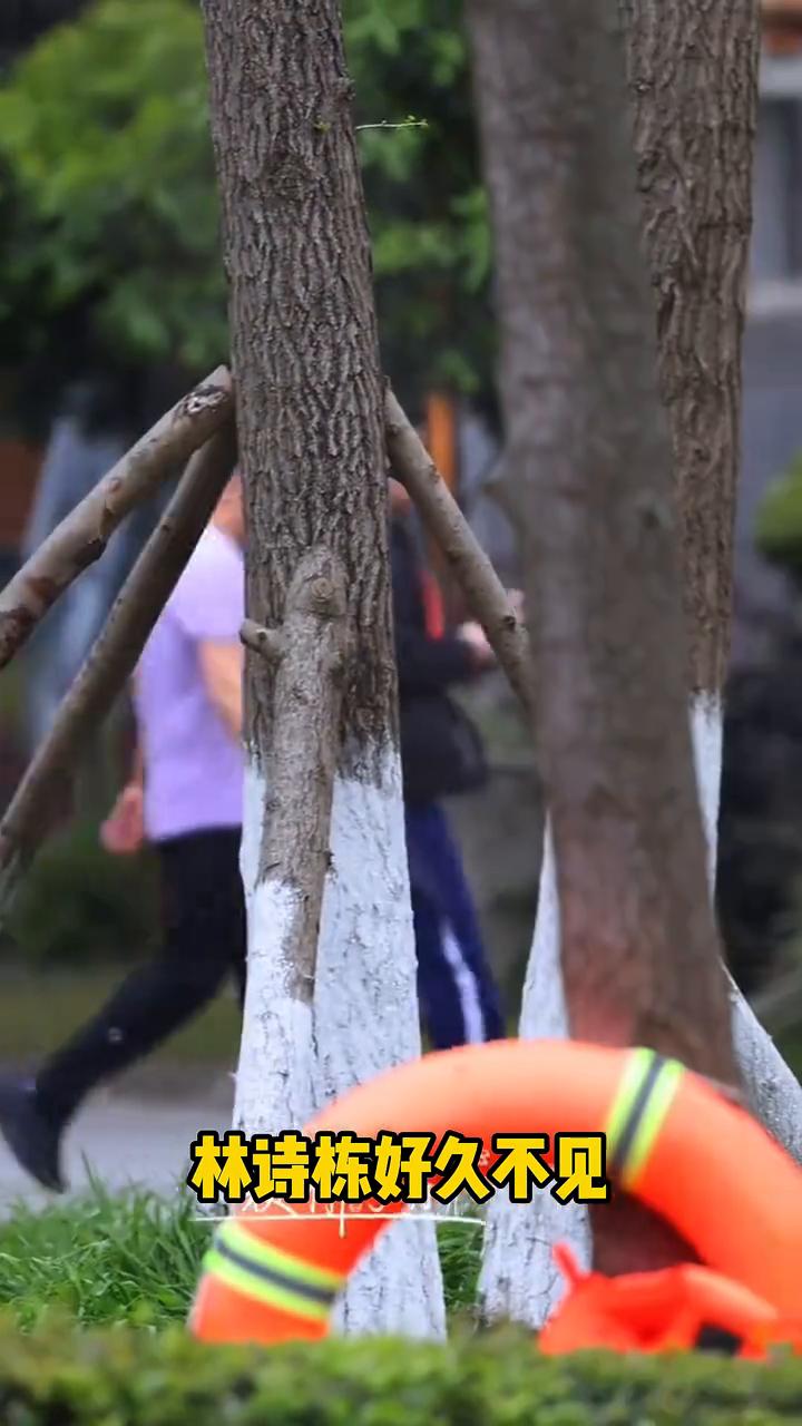 国兵封闭集训动态。
国乒下训太欢乐了，王曼昱笑得好开心，莎莎披着毛巾下训，松弛感