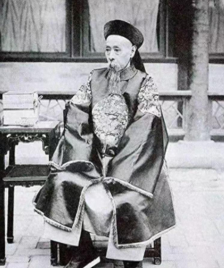 晚清有个王爷，大清还没亡，就把712.5万英镑（相当于现在的200多个亿）存进了