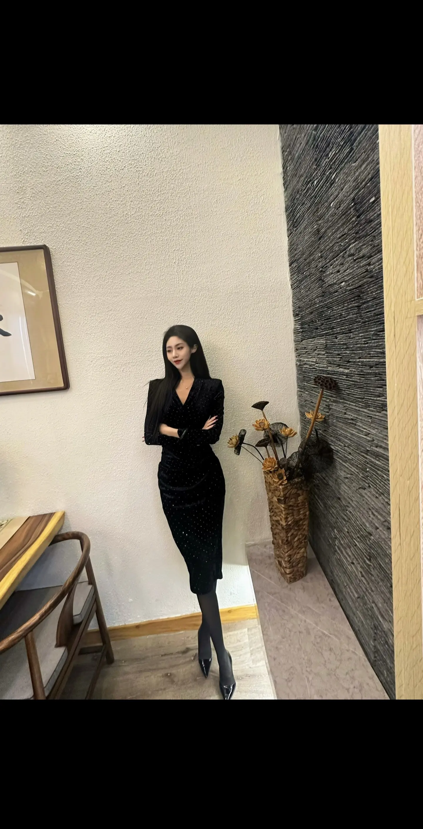 人望山，鱼窥荷。