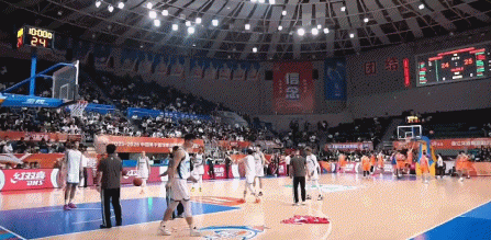 晋江的这个球馆确实有点久了，但是连着漏水，也不合适吧CBA