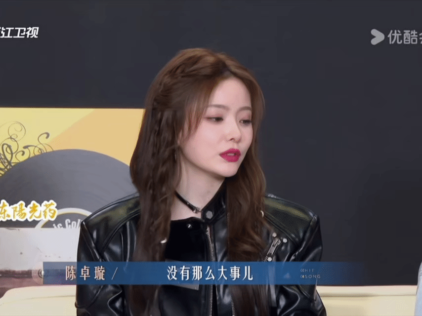 陈卓璇 音综界来了个心理委员 陈卓璇简直是音综界的“情绪定海神针”！小组作品被乐