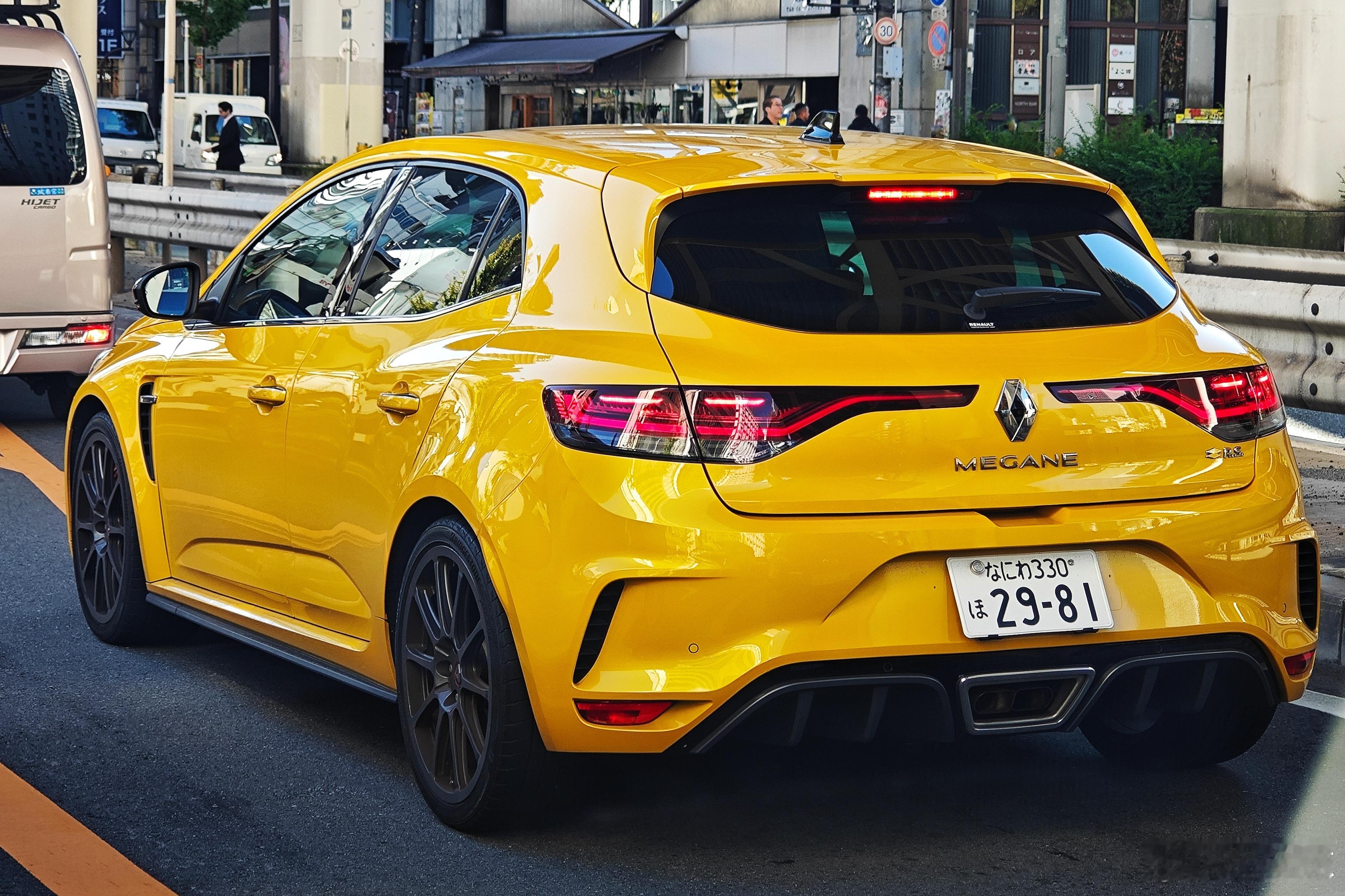 #型车街拍# 偶遇雷诺Megane RS。常跑纽北的朋友都知道，北环的地头蛇不是