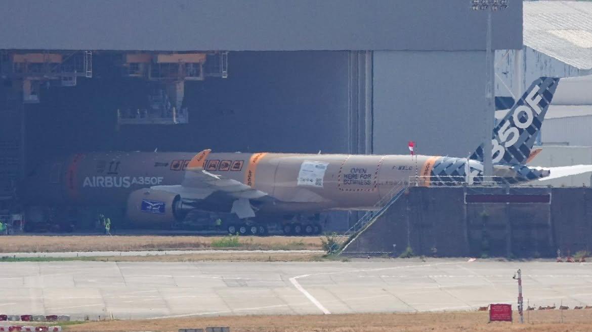 首架A350F完成喷涂，涂装灵感源于快递包装箱
 
首架空客A350F测试机（注