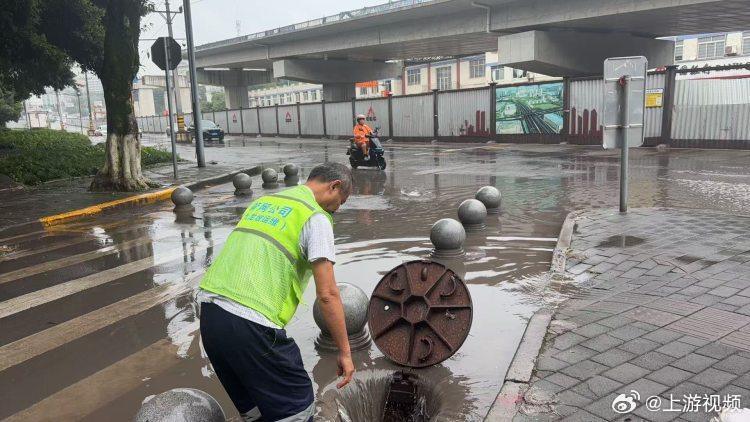 【智慧平台实时调度，风险点前置布防……#重庆住建系统多举措备战强降雨#】重庆市住