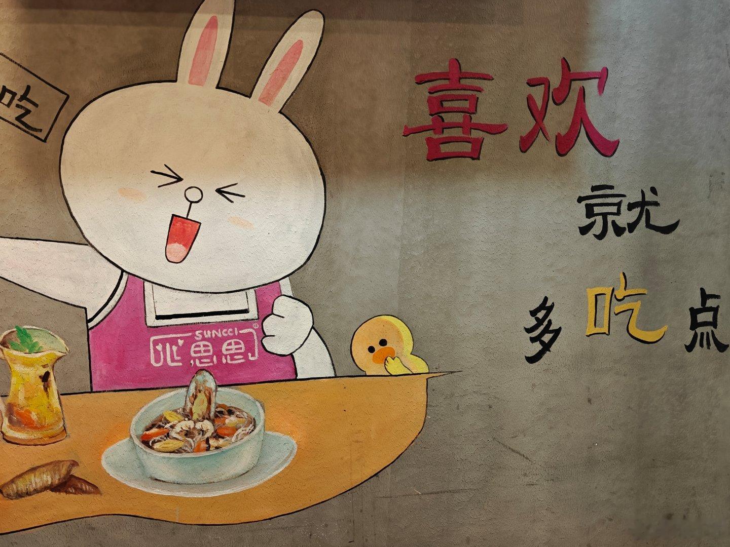 不在身边，一个人要好好吃饭、好好睡觉哦还要好好想……朋友问我，台风“红霞”来了，
