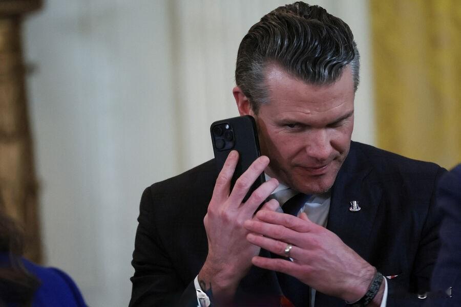 断联…德国陆军中将克里斯蒂安·弗罗伊丁披露：美国国防部已全面暂停与德国国防部的工