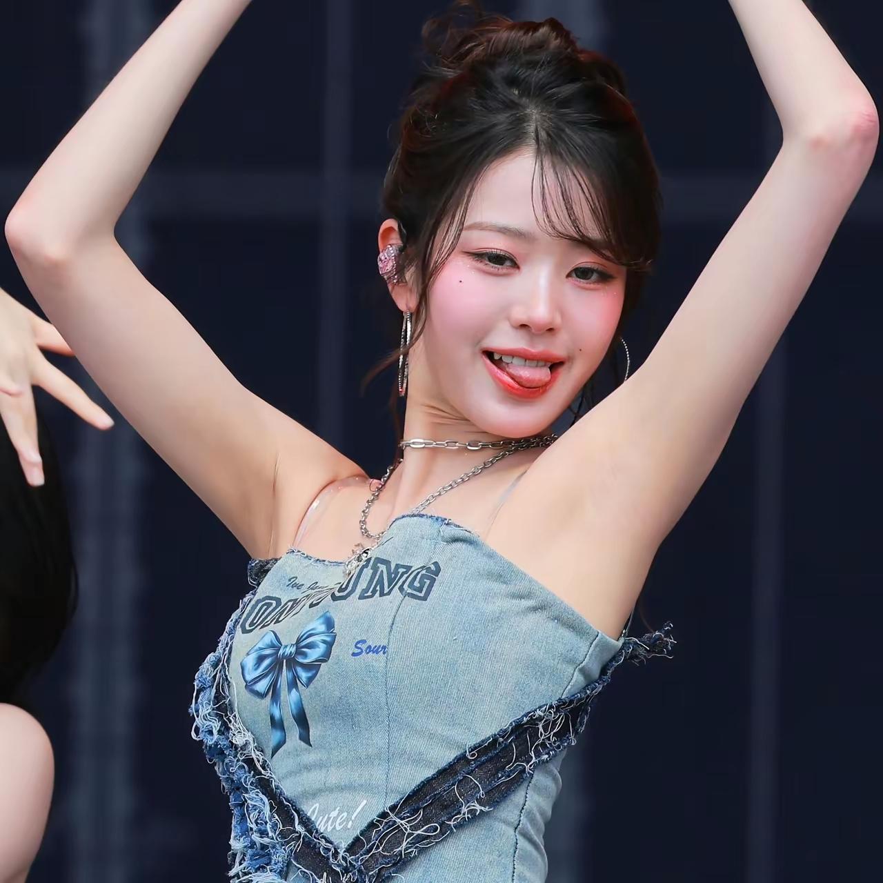 做明星的，是不是都要脱毛才行？看着怪怪的。