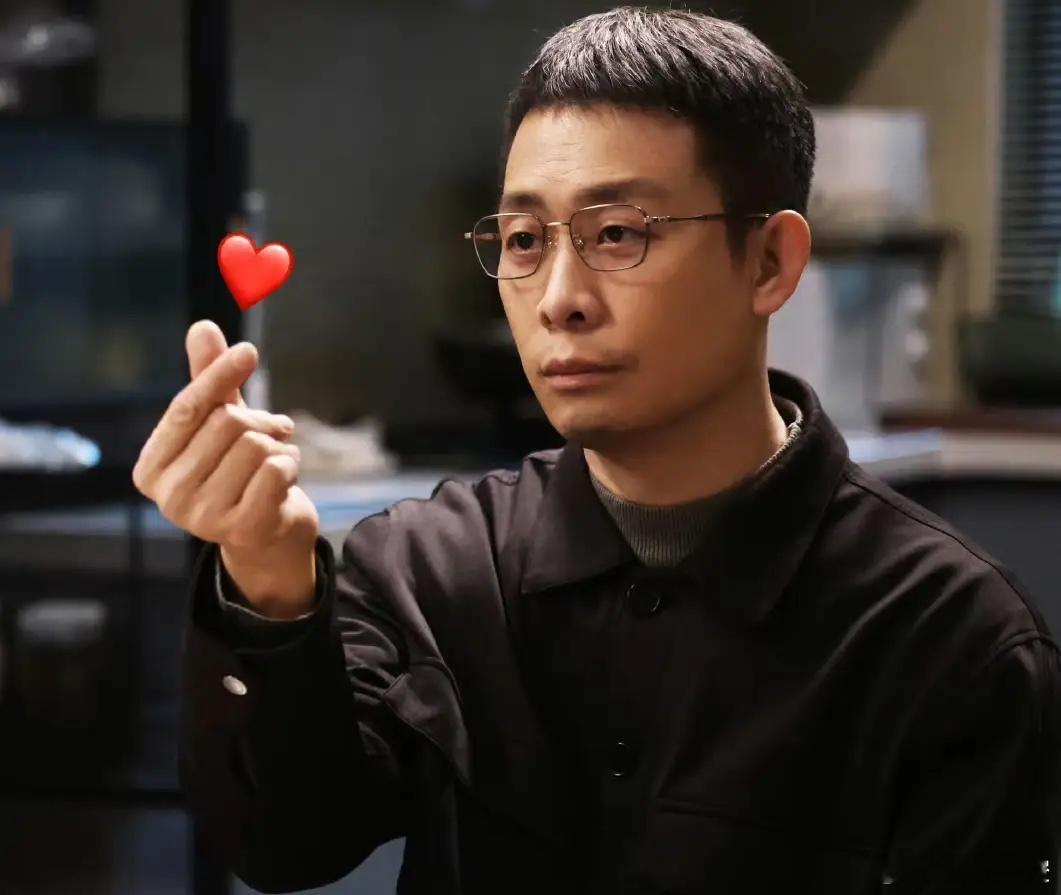 近日，《以法之名》播出后，张译在优酷的播放量破万了。虽然成绩不错，但是很多网友觉
