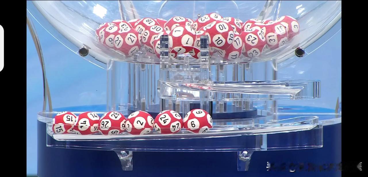 088期双色球：大号回暖，3 头不甘寂寞，0头走弱，奇数升温
上期开出02 06