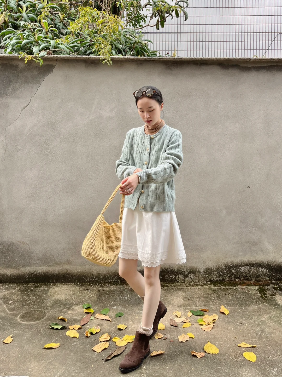 抓住秋天最后露个腿｜冰激凌麻花毛衣