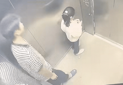 这男的居然欺负小女孩，这种行为至少十年起步吧，太可恶了[捂脸][捂脸][捂脸]