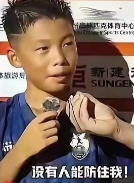 足球小将孟新艺一句话圈粉全网！
 
孟新艺是南京鼓楼区第一中心小学的学生，也是U