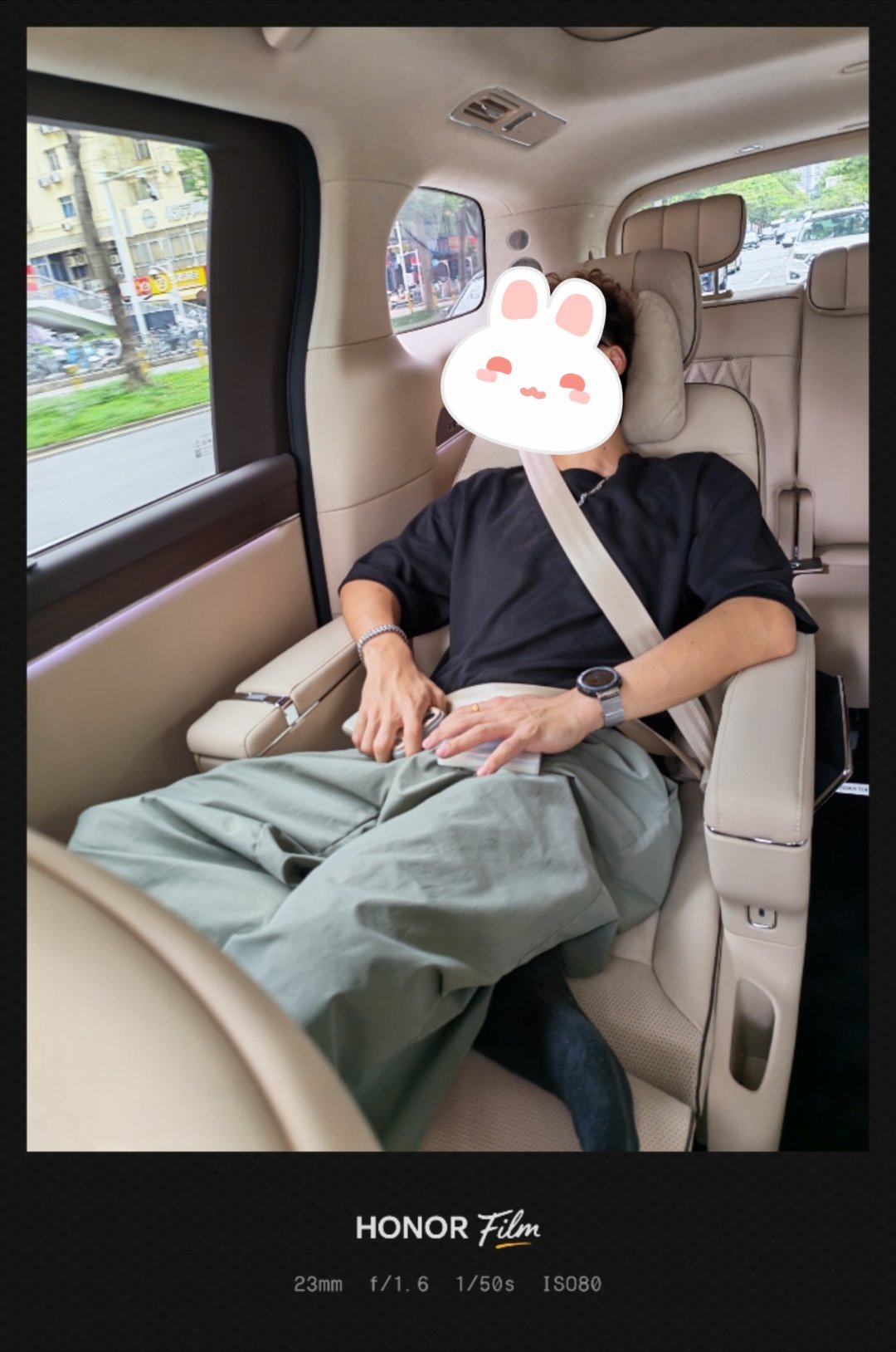 今天开智界V9出门，结果摄影师一上车就睡着了，我来当司机，越想越不对啊。
