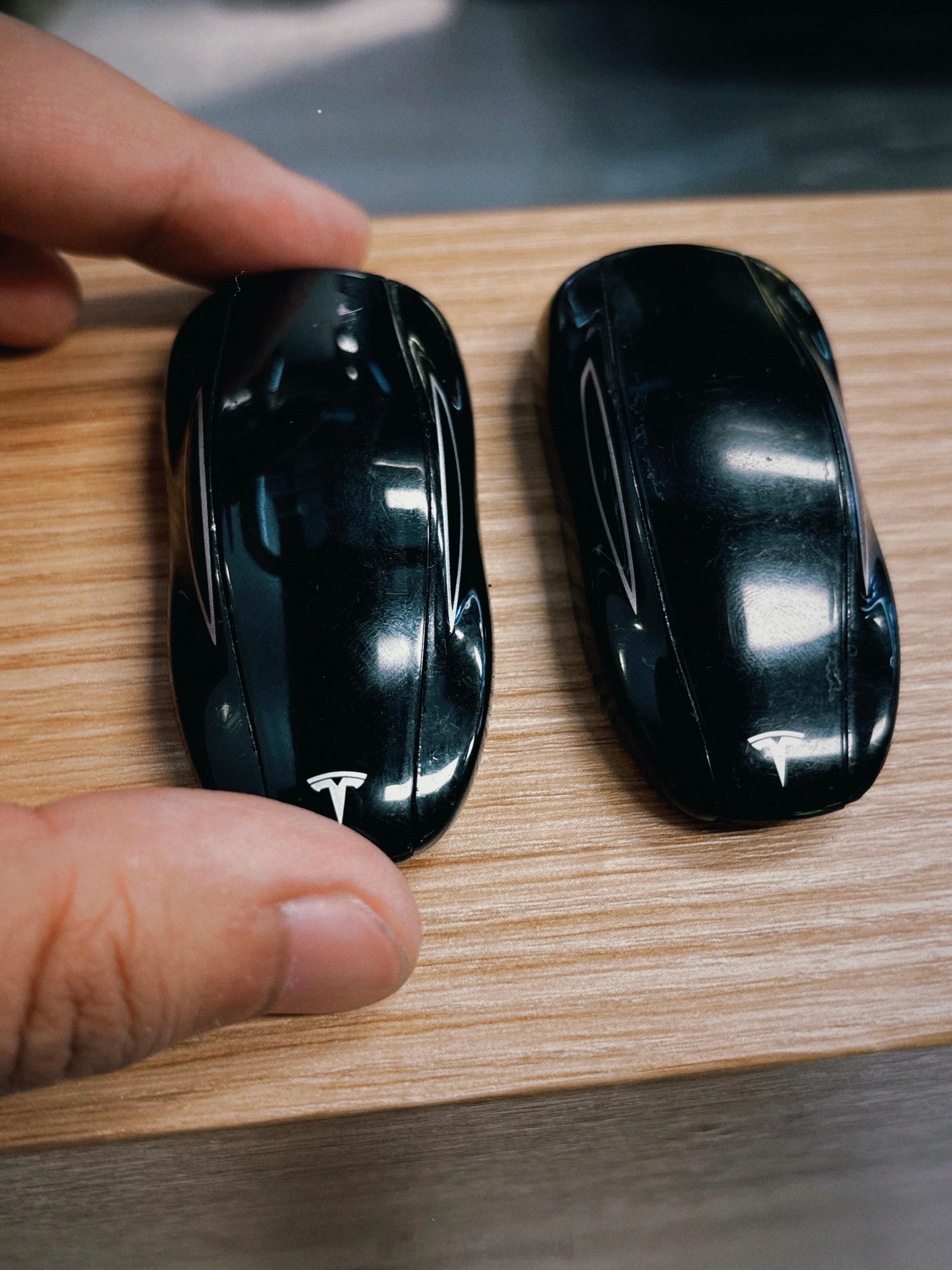 巨资配了把钥匙，之前那把钥匙老是会莫名其妙弹出后备箱或者打开充电口.. 检测下来