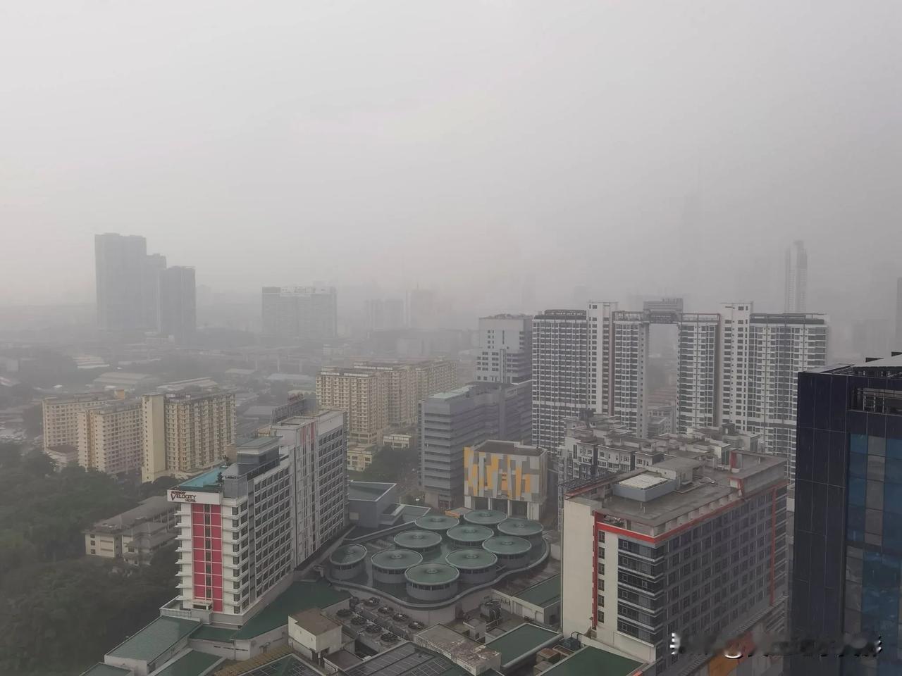 晨光中的吉隆坡马鲁里，风光别样

晨光中的马来西亚吉隆坡马鲁里，风光不一样的美。