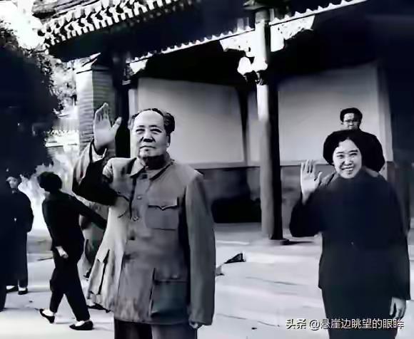 他从不因列强的坚船利炮就典当半寸山河；他从不因技术封锁就自断创新经脉；他也从不因