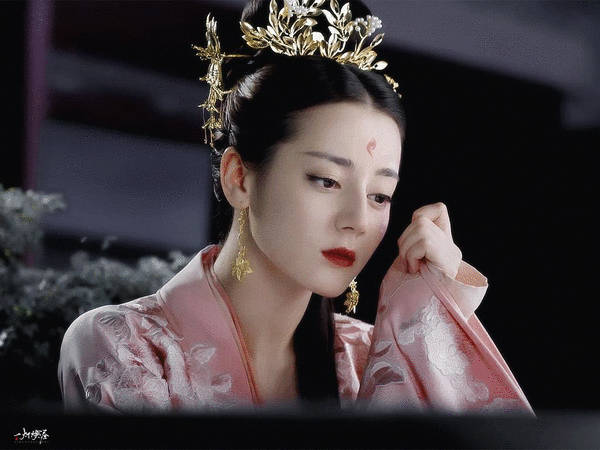 迪丽热巴可能不再适合古装造型了 ​​​