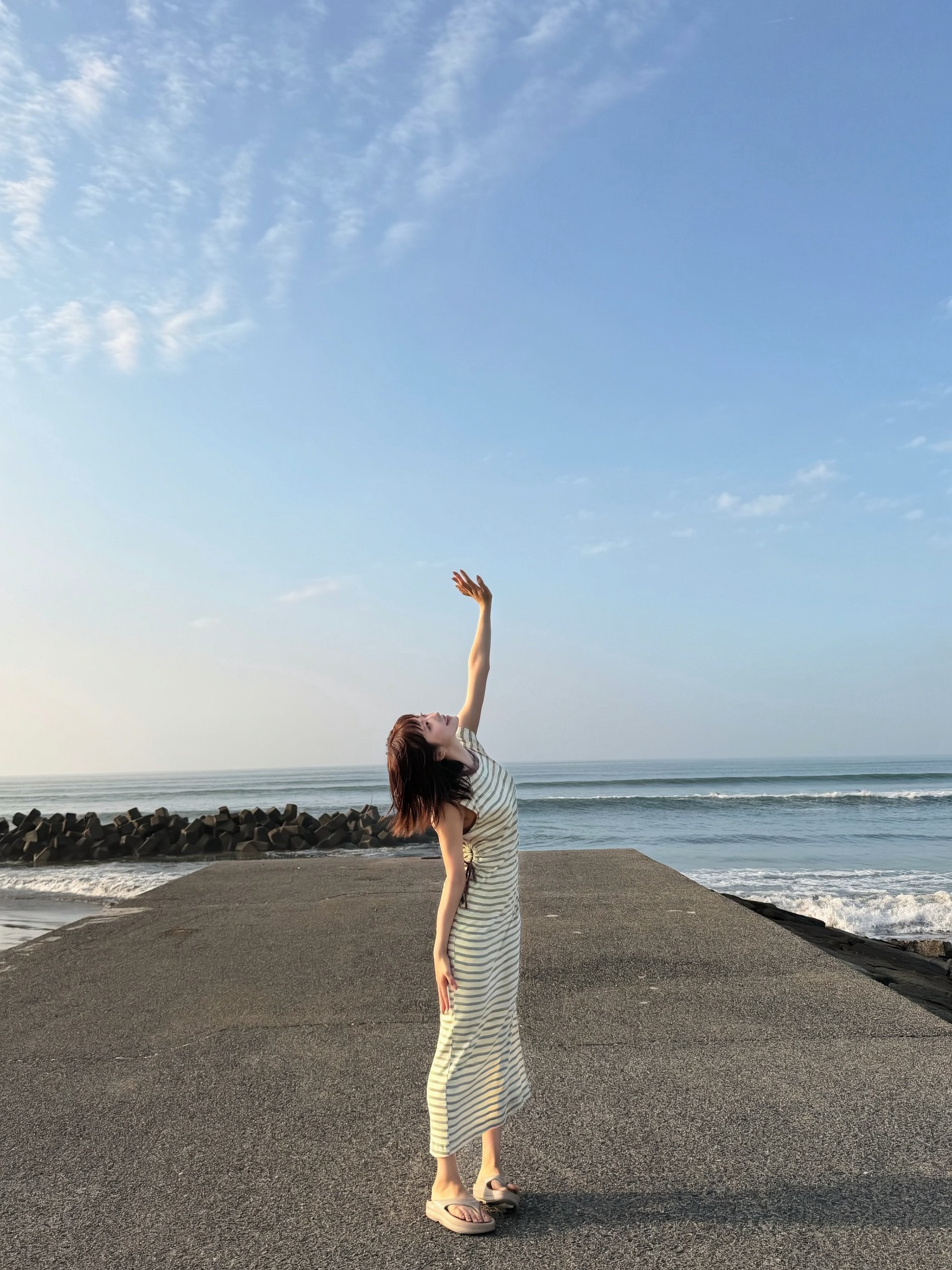 【图片】AKB48小栗有以 和爸爸出门，看到了朝阳和大海的一天☀️🏄〰︎ 
