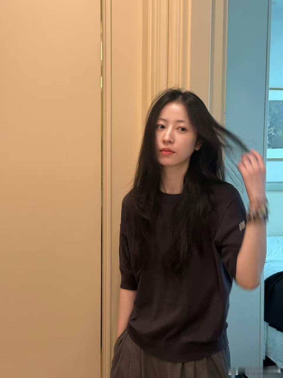 周雨彤回复了章若楠粉丝 真无语了这都能被带节奏，如此刻意解读，看不得女艺人关系好