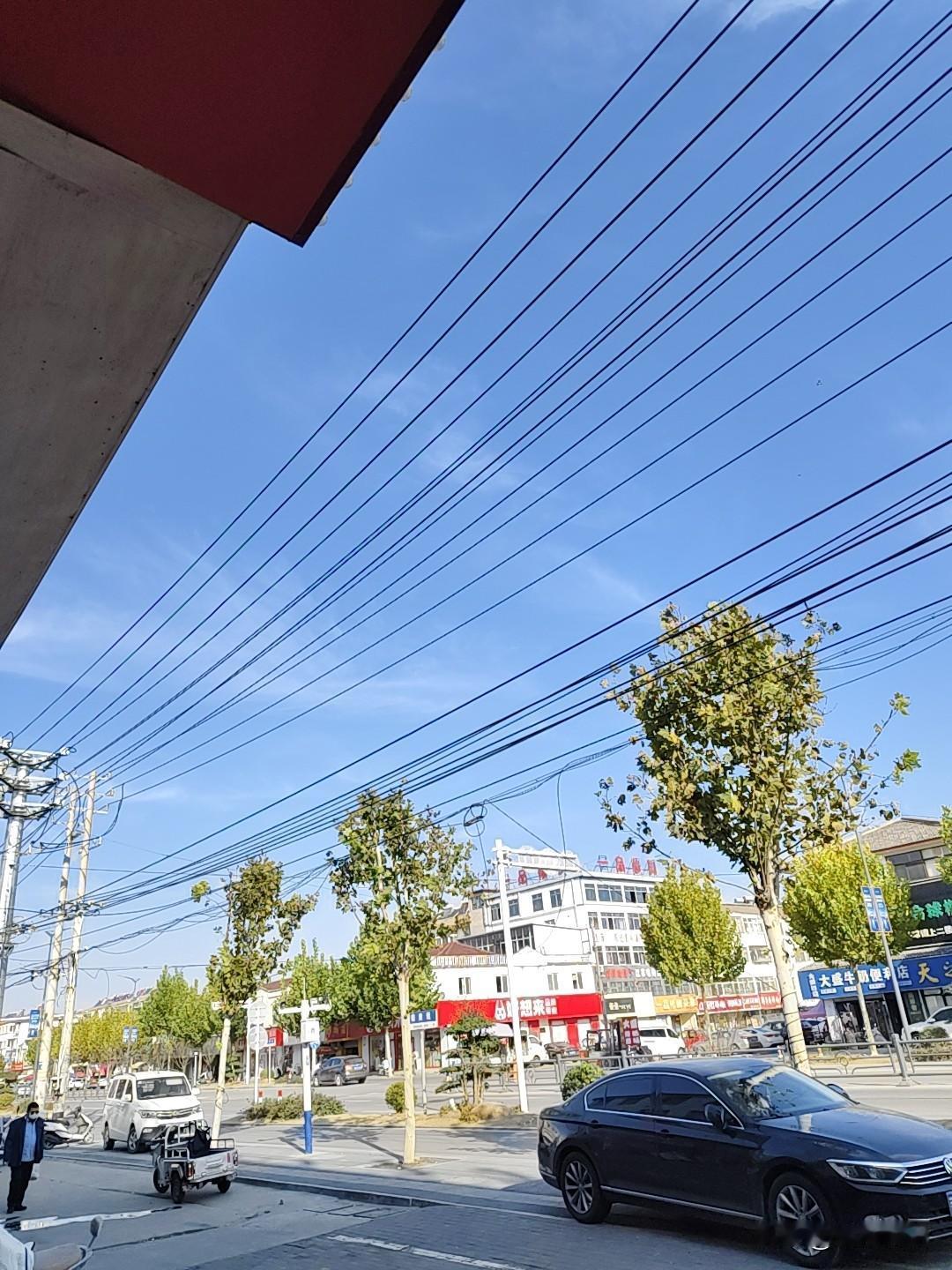 晒图笔记大赛宿迁今天艳阳高照，秋天具象化，非常好的秋天，万里无云。