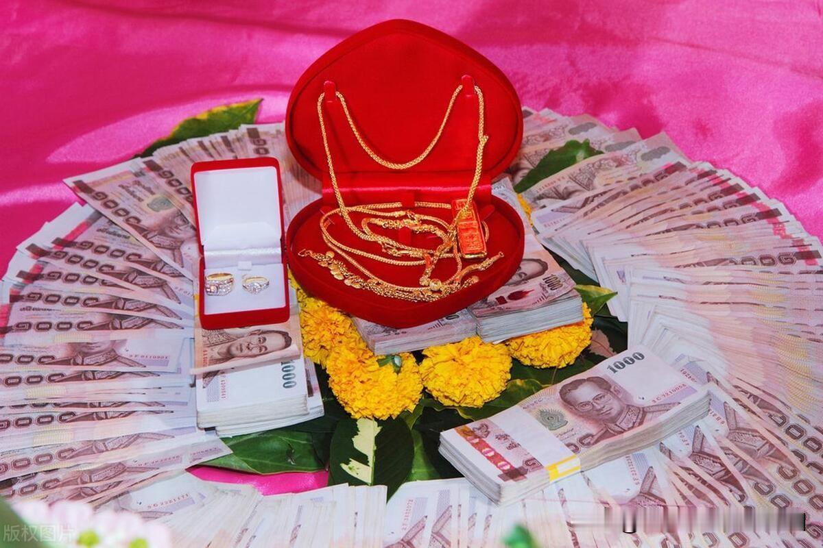 《儿子结婚父母发昏》

最近一位同龄人对笔者说：现在的人养儿真难受，儿子养大了，