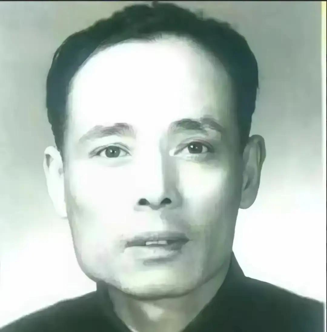 1982年，上海公安局接回一个在山西劳改28年的白发老头，直接安排住进老干部处，