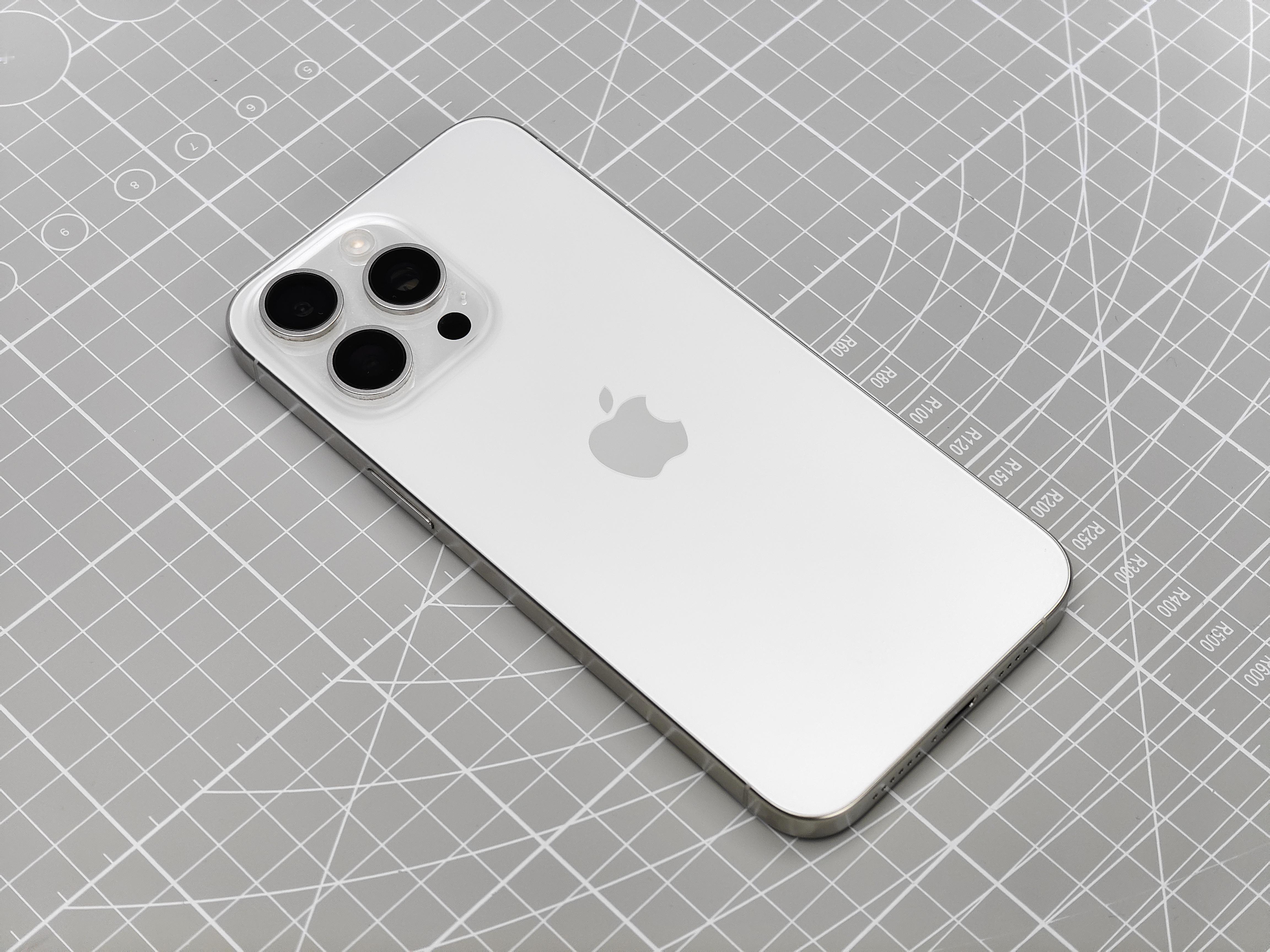 现在如果大家要淘一台老iPhone来用的话，那iPhone 15系列应该是最低要