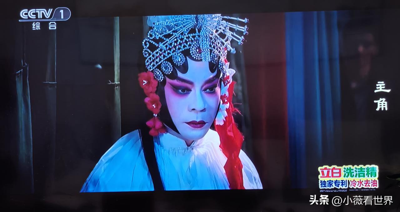 就这样他倒在了他钟爱的舞台上，他为秦腔而生，为艺术而死。这一刻，太悲壮了！但他有