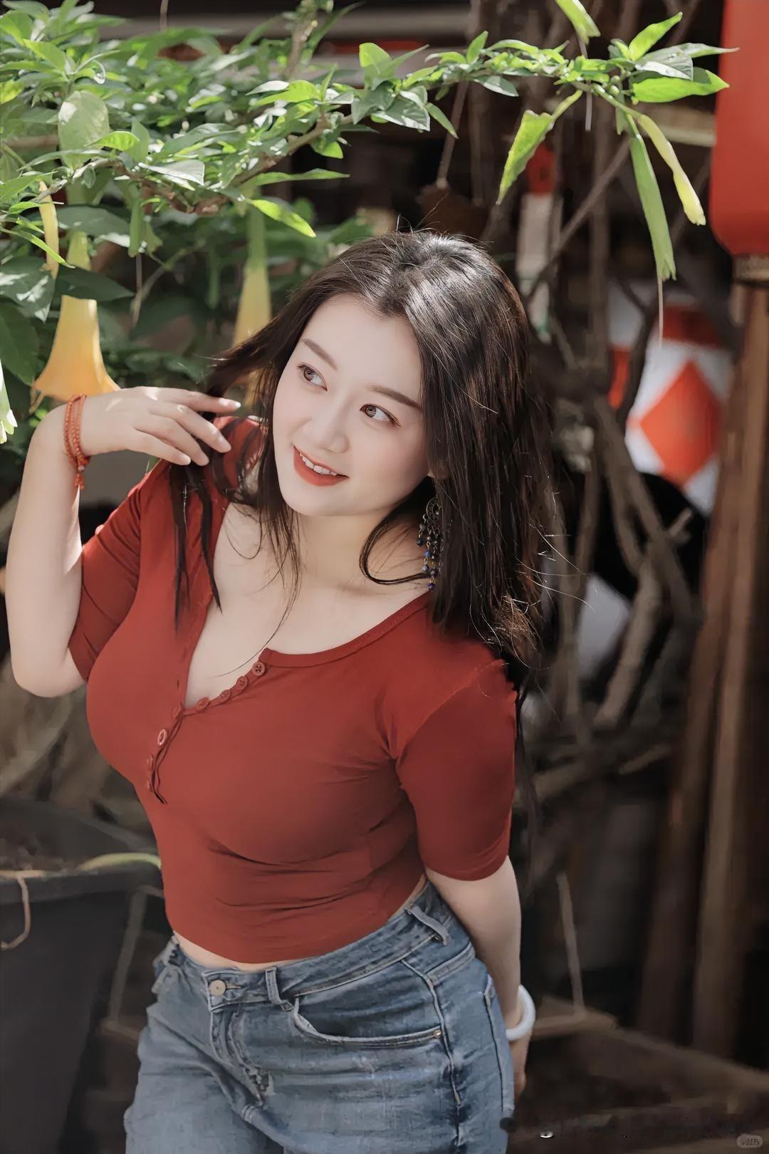 人间烟火气，最抚凡人心，四季三餐若上心，岁月质朴定养人。我们都是普通人，何必总向