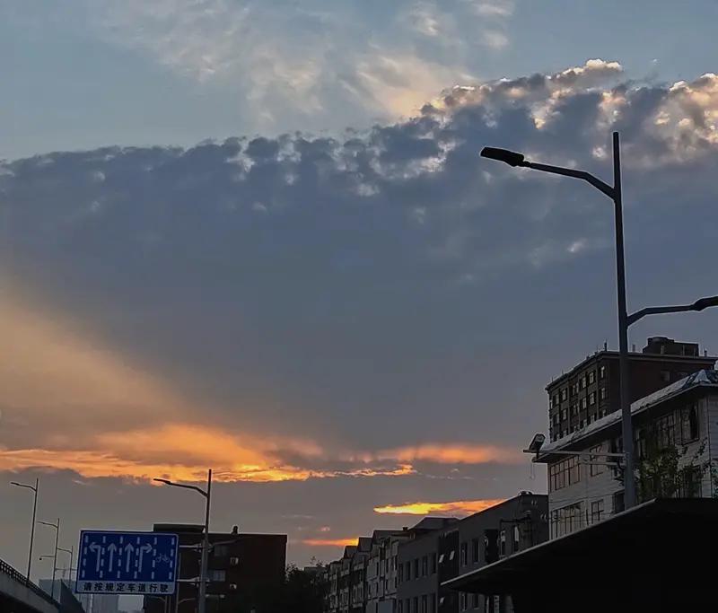 最近俄乌局势因为美国提出的28点新计划又有了新动态。23日，美国、乌克兰、欧盟及