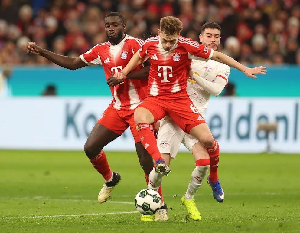 🚨約書亞·基米希建議達約·烏帕梅卡諾盡快向拜仁明確表達他的想法❗🎙️基米希：