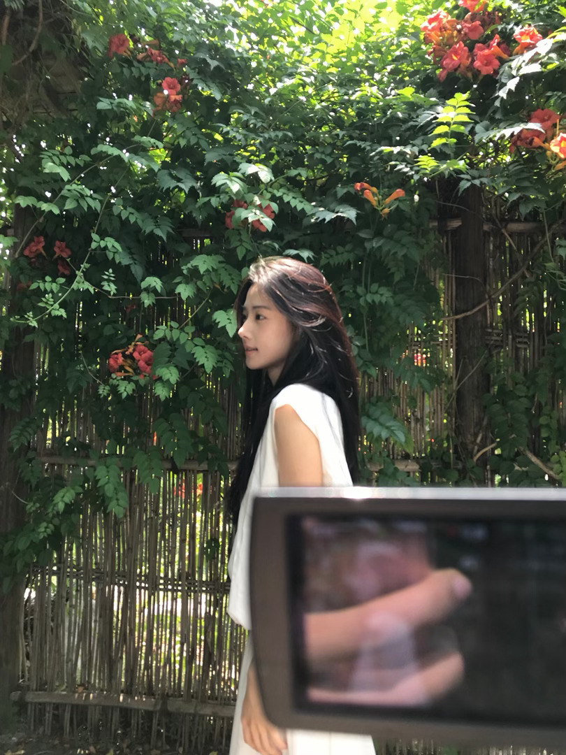 卢昱晓  lyx卢昱晓lyx 卢昱晓云厘“星星是银河赠与月亮的情书 你是世界赠予