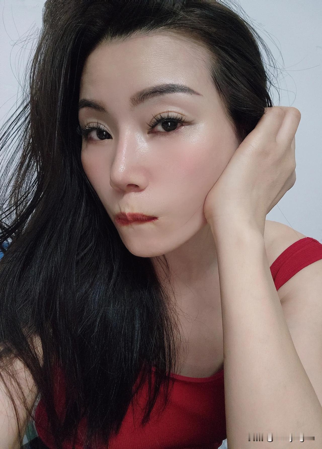 不一定要漂亮，但一定要快乐。
淡然才快乐 女生要活的精致