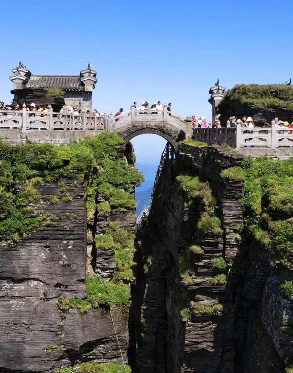 真正的成长，不是突然的顿悟，也不是变得无所不能。学会与不完美的自己和解，在无数次