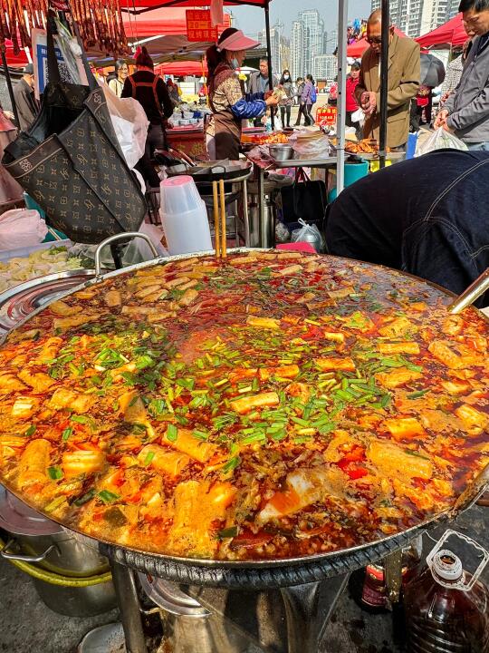 昆明！！！物价震惊我的巨型大锅米线。。。（5r）