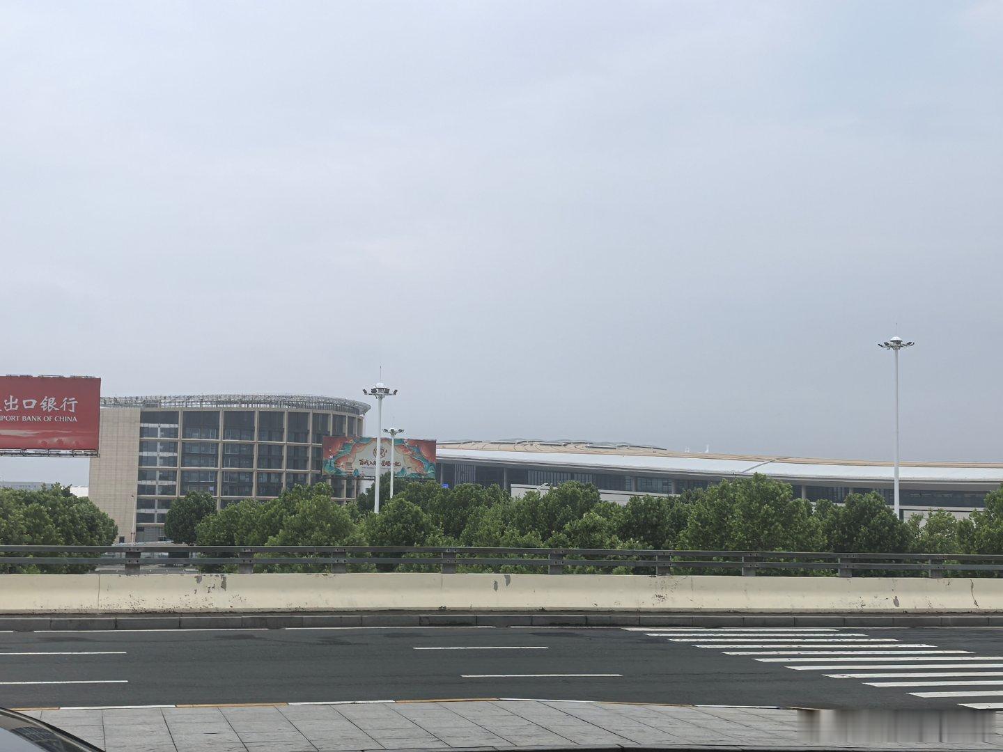 合肥新桥机场T2外立面已经装修好了，今年轨道再开通，确实是大跨越的一年！ 合肥·