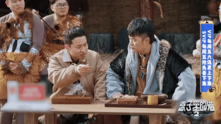 陈赫徐志胜吃虫吃到精神恍惚 这节目直接把蝎子、竹虫这些“黑暗料理”端上桌，这谁顶
