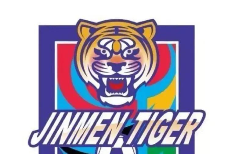 拒绝300万签字费，他赌赢了
 
谢维军去年夏天把海港的合同撕了，签了津门虎。一