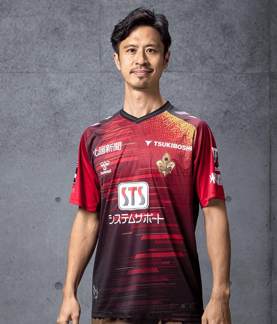 金泽萨维跟发布2026过渡赛季新球衣。贤聊球衣球衣资讯J联赛