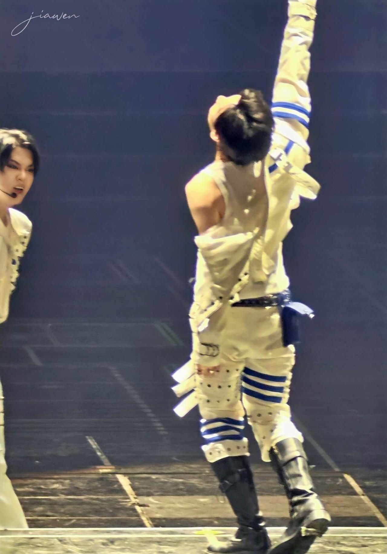 對不起我好想笑
李赫宰完全魅魔來的
但是金鐘雲你什麼表情啊啊啊
SUPERJUN