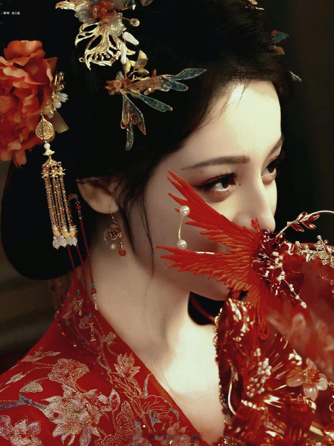 迪丽热巴花魁妆火到AI界了  迪丽热巴的花魁妆美到出圈了 