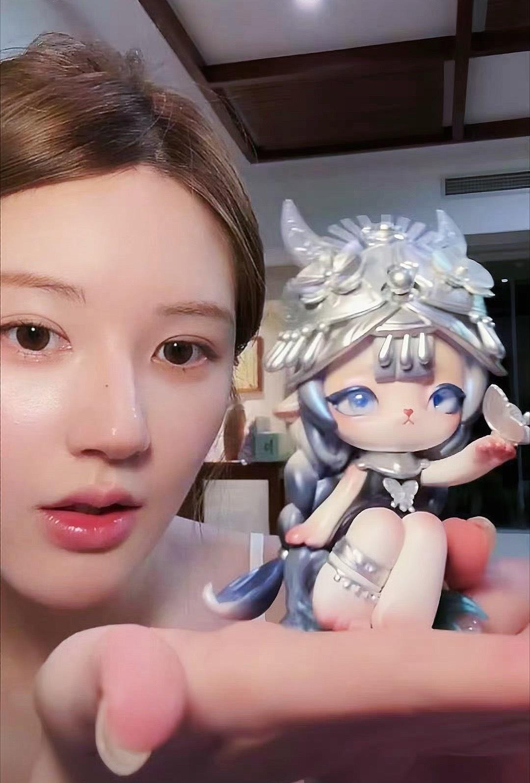 妈呀，露思今天直播状态也太好了点，随便怎么截都好漂亮… 